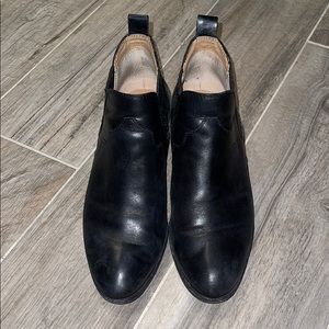 G. H. Bass & Co Leather Ankle bootie. Size 6.5